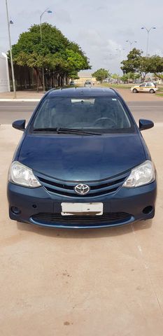 carro Macapá - AP toyota etios 2015 gasolina hatch Vendo carro. 
Resistente como um touro. 
Possante como um jato. 
Veloz como um foguete.
Adicionais:
Multimídia com GPS, câmera de ré, retrovisores elétricos, direção elétrica, ajuste reclinável do volante, poltrona do motorista com regulação de altura, consumo de 10km/l (lembrando que O motor é 1.5)