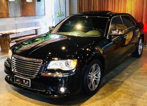 Chysler 300c v6  8774