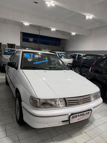 O Volkswagen Logus CL 1.6 1997 é um sedan da Autolatina com motor AP-1600 de injeção monoponto, tração dianteira e câmbio manual de 5 marchas. Possui 76 cv de potência, 12,3 kgfm de torque, aceleração de 0 a 100 km/h em 13,8 s e velocidade máxima de 167 km/h. O consumo médio é de 9,5 km/l na cidade e 15 km/l na estrada, com tanque de 64 litros e porta-malas de 508 litros.
A procura de um Volkswagen Logus – BRANCO – seminovo? Aqui tem. Gostou deste carro? Temos uma equipe de atendimento on-line pronta para te atender. Tire todas suas dúvidas de forma rápida e descomplicada, entrando em contato conosco, ou se preferir, faça uma visita, estamos te esperando!
*VEÍCULO PERICIADO E DE PROCEDÊNCIA.
*PARCELAMOS EM ATÉ 24 X NO CARTÃO DE CRÉDITO (CONSULTE CONDIÇÕES).
**NOSSA EQUIPE ESTA PREPARADA PARA MELHOR ATENDE-LO**
**ENTRE EM CONTATO CONOSCO.**
*GRAMKAR MULTIMARCAS , ONDE VC ENCONTRA OS MELHORES VEICULOS , AS MELHORES OPÇÕES DE USADOS E SEMINOVOS , O NOSSO OBJETIVO É SEMPRE OFERECER AS MELHORES OFERTAS , COM A QUALIDADE E CONFIABILIDADE DE QUEM ENTENDE DO ASSUNTO !!!
COMPRE SEU VEICULO COM QUEM ENTENDE DO ASSUNTO SÃO 28 ANOS DE TRADIÇÃO E SEDE PRÓPRIA
SÃO MAIS DE 80 VEICULOS EM ESTOQUE
GRUPO GRAMKAR MULTIMARCAS A CERTEZA DO MELHOR NEGÓCIO!!!
NOS RESERVAMOS NO DIREITO DE CORRIGIR QUALQUER TIPO DE ERROS DE DIGITAÇÃO