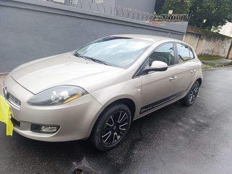 ? Revisão em dia
? Mecânica em ótimo estado
? Carro muito bom de dirigir, firme e econômico para a categoria
? Ideal para quem busca conforto e segurança.

Possui detalhes na pintura, normais pelo ano de uso. Nada que comprometa o funcionamento do veículo.