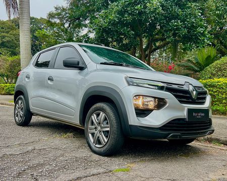 Modelo Kwid Zen2 com facelift, segurança e motorização mais eficiente, introduzidos na linha 2024.

Controle Eletrônico de Estabilidade, Assistente de partida em rampa, monitoramento da pressão dos pneus e Painel de instrumentos 100% digital.

Além dos 4 airbags, Ar-condicionado, Direção elétrica, Vidros e Travas elétricas, Sistemas Driving Eco e sistema 
Start-Stop.

Em resumo, o Kwid Zen2 2024 é mais seguro e moderno visualmente que todas as versoes anteriores e tem um dos melhores preços de todo 