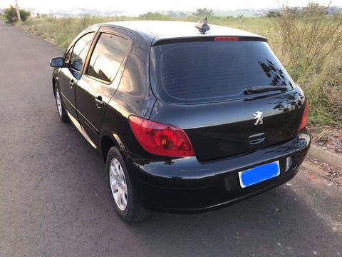 Documento do carro está ok
IPVA desse ano está pago 
Carro confortável
Muito bom