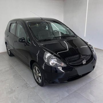 Honda Fit LX 2007
Motor 1.4 Gasolina
Ar Condicionado
Direção Elétrica 
Bancos em Couro
Vidros Elétricos 
Travas Elétricas 
Alarme
Rodas de Liga