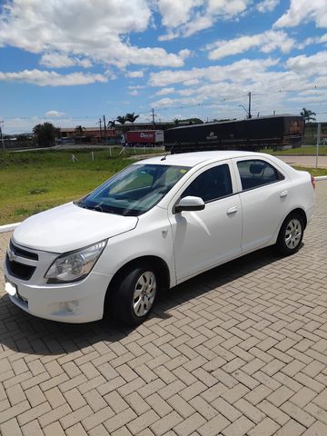 Valor bem abaixo da Fipe pois a caixa de câmbio (manual) está roncando mas ele anda bem.
Cobalt 2013 1.4 bancos em couro, direção hidráulica, ar condicionado(novo original), central multimídia, descanso de braço do motorista, ar quente, desembaçador traseiro,câmera de ré.