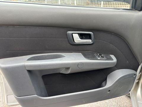 carro Belo Horizonte - MG fiat palio 2008 flex hatch Fiat Palio ELX 1.0 8v – 4 Portas
Veículo equipado com direção hidráulica, vidros elétricos, travas elétricas, rodas de liga leve e quatro pneus em excelente estado de conservação.
O automóvel apresenta ótimo desempenho mecânico, é flex, econômico e ideal para uso diário.
Possibilidade de financiamento, parcelamento no cartão de crédito, aceitamos veículo na troca e trabalhamos com consórcio
O veículo encontra-se em Belo Horizonte, no bairro Carlos Prates.
Para informações adicionais, favor entrar em contato.