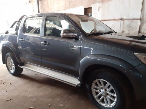 Hilux extremamente nova sem detalhes sem retoques revisada hiper conservada único dono..
Carro do uso de meu pai. 
Recebo carro mais barato numa possível troca. 
Maiores informações me chame no WhatsApp 038.99982.7879 Cláudio 
