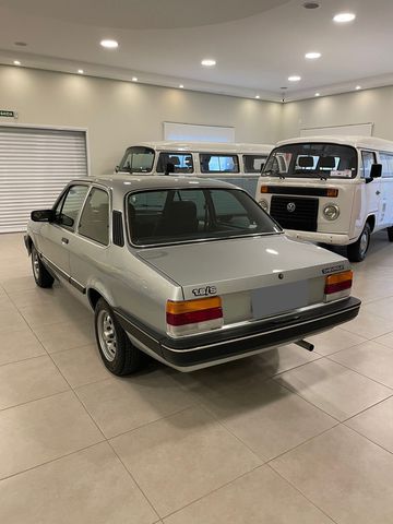 carro de colecionador 
Ano: 1989

Portas: 2 Portas

Combustível: ALCOOL

km 75

Câmbio: Manual

Cor: Prata

Motor: 1.6

