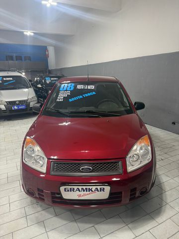 O Ford Fiesta Hatch Rocam 1.0 Flex 2008 é um carro compacto com bom desempenho e consumo de combustível, especialmente para uso urbano. O modelo é conhecido por sua dirigibilidade e bom espaço interno para a categoria.
Motor e Desempenho:
O Fiesta 1.0 Flex possui um motor 1.0 com potência de 73 cv com álcool e 69 cv com gasolina, com torque de 9,27 kgfm com álcool e 8,97 kgfm com gasolina.
O carro acelera de 0 a 100 km/h em 18,6 segundos com álcool e atinge velocidade máxima de 146 km/h tanto com álcool quanto com gasolina.
Consumo: O consumo urbano do Fiesta com álcool é de 8 km/l e o consumo rodoviário é de 9,8 km/l.
Recursos e Detalhes:
O modelo possui suspensão dianteira do tipo McPherson e suspensão traseira do tipo eixo de torção.
Os freios dianteiros são a disco com discos ventilados.
conforto para o dia a dia, além de ser de fácil manuseio e manutenção. Perfeito para quem procura um veículo prático e acessível.
econômico, oportunidade de ouro, carro popular, carro para família
Parcelamos sua entrada em até 24x no cartão Temos a melhor avaliação do seu usado na troca.
Aceitamos sua carta de crédito (salvo algumas instituições )
fazemos troca com troco
COMPRE SEU VEICULO COM QUEM ENTENDE DO ASSUNTO SÃO 28 ANOS DE TRADIÇÃO E SEDE PRÓPRIA
SÃO MAIS DE 80 VEICULOS EM ESTOQUE
GRUPO GRAMKAR MULTIMARCAS A CERTEZA DO MELHOR NEGÓCIO !!!
ESTAMOS LOCALIZADOS NA RUA JURUBATUBA 1347 CENTRO DE SBC SP
NOS RESERVAMOS NO DIREITO DE CORRIGIR QUALQUER TIPO DE ERROS DE DIGITAÇÃO