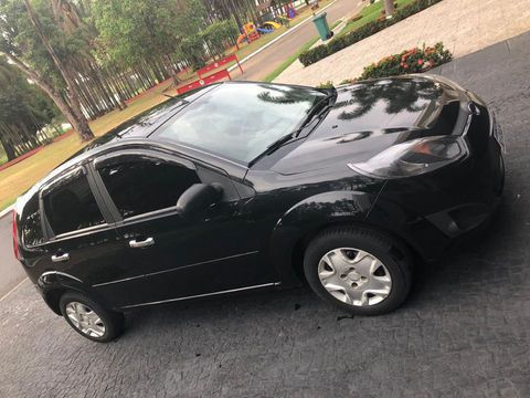 FORD Fiesta | 2011/2012 | 76.495 km | Motor 1.0 Zetec rocam com 73cv | Cambio manual | Ar-condicionado| Direção Hidráulica | Vidros elétricos | Travas elétricas | Som com conexão USB.