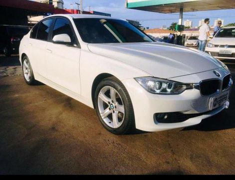 bmw 320i carro goiania go bmw 320i turbo ano 2013 100000 km rodados bmw 320 2013 flex sedan carro goiania go bmw 320 2013 flex automatico sedan 100000 branco 4 portas alarme ar condicionado computador de bordo retrovisores eletricos rodas de liga leve sensor de chuva sensor de estacionamento bancos em couro gps airbag freio abs ar quente travas eletricas vidros eletricos turbo cd player farol de neblina