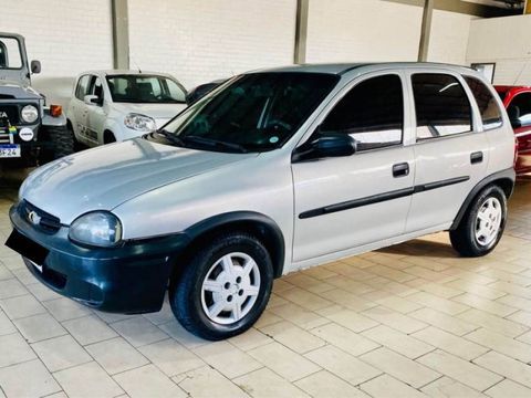 CARRO IMPECAVEL 
TODO EM DIAS 
REVISADO EM LOJA 