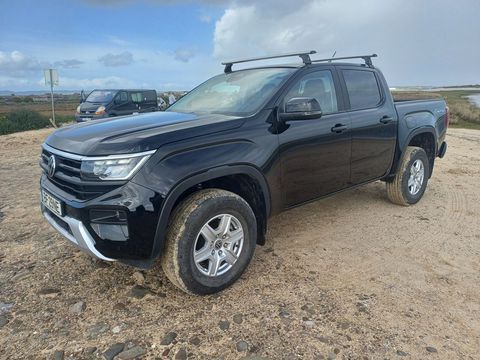 Segmento: SUV/TT
Ano: 2023
Modelo: Amarok
Mês de Registo: Novembro
Combustível: Diesel
Potência: 170
Quilómetros: 15.000 km
Tipo de Caixa: Manual
Condição: Usado
Portas: 4-5
Lugares: 3
Origem: Nacional
Veículo comercial, praticamente novo sempre conduzido por mim, essencialmente em autoestrada.
Faço cerca de 500km por mês.
Além do equipamento de origem da versão Life, tem pintura metalizada, esfera de reboque, proteção de plástico duro da caixa de carga e barras de tejadilho.
Gestão do sistema de tracção electrónico: 2H 4H 4L
Ajuda eletrónica em terreno íngreme: é engatar a 1a e desembraiar. Ela faz tudo sozinha.
Comportamento dinâmico em estrada muito similar ao de um carro ligeiro.
Tem ar condicionado automatico, carplay, assistente máximos, bloqueio diferencial traseiro, câmara de marcha atrás e respetivos sensores, front assist, lane assist, controlo de velocidade adaptativo, painel central tactil 10'', reconhecimento sinais, volante multifunções premium e vidros traseiros escurecidos.