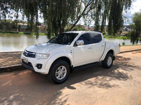 Mitsubishi Triton automática diesel 2014.kilometragem 114.000
