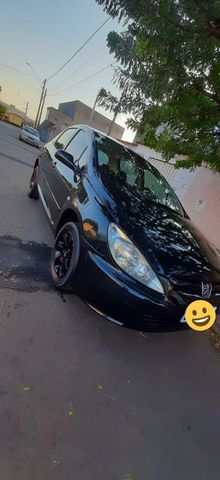 Vendo 10.000 com ar quente ar frio.
Direção hidráulica.
Favor chamar no zap pra mais detalhes.