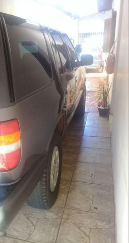 Blazer 1996 , em bom estado documentos ok, sem restrições, sem multa , nunca batido , com ar condicionado.