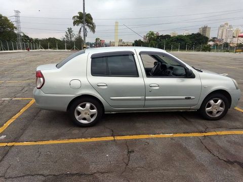 Veículo com computador de bordo, retrovisor elétrico, vidro elétrico, controle de som no volante, nota fiscal, manual e 4 pneus novos. Sou particular.