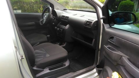 Vendo VW FOX 2008 prata 1.O FLEX 4 portas COMPLETO
Motor novo com 2500 km com garantia de 10 mil km da Retifica Sul Fluminense de Volta Redonda.
Trio ar, direção e vidros dianteiros e desembaçador. 
Alarme e travas elétricas nas 5 portas
Manual e chave cópia
Histórico Documentos anteriores
IPVA 2020 quitado.
Acendimento automático dos faróis.
Sensor de estacionamento.
Capas novas nos bancos.
Espelhos e maçanetas na cor do carro.
Revisado geral mecânica e elétrica com notas.
