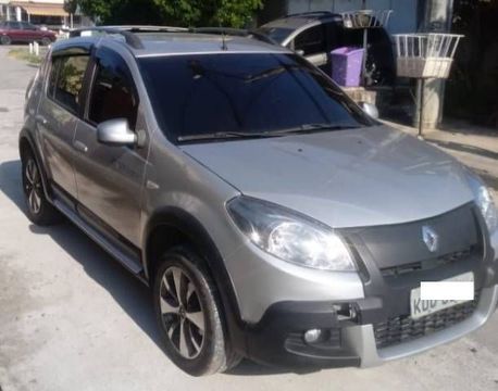 sandero stepway 2012 impecavel carro sao goncalo rj 2012 gnv hatch carro sao goncalo rj 2012 gnv manual hatch 157000 prata 4 portas alarme ar condicionado banco com regulagem de altura encosto de cabeca traseiro rodas de liga leve retrovisor fotocromico volante com regulagem de altura airbag freio abs ar quente desembacador traseiro travas eletricas vidros eletricos direcao hidraulica rodas liga leve radio farol de neblina