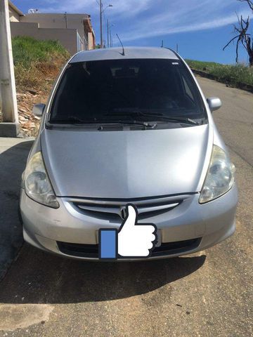 Carro completinho, só pegar e rodar