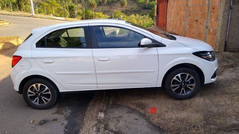 Onix LTZ completo 1.4
2014. Pneus novos, câmera de ré. Carro muito novo
. 
