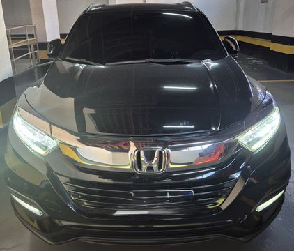 Honda HR-V EXL 2021 com baixíssima quilometragem, modelo EXL, ano 2021, motor 1.8 flex SOHC i-VTEC com potência de 140 cv, câmbio automático CVT, assistente de partida em rampa, excelente espaço interno, conforto para cidade e estrada, baixo custo de manutenção, alta confiabilidade mecânica, todo revisado na concessionária Honda, manual do proprietário, chave reserva, detalhes em black piano, ar-condicionado digital automático gelando, central multimidia touchscreen, rodas de liga leve aro 17”, câmera de ré com medidor de distância, sensores de estacionamento, engate, ponteira, antena estilo tubarão, controle remoto para rádio no volante multifiuncional, piloto automático, pneus novos, airbag laterais, frontais e de cortina, sistema isofix para cadeirinha de bebe, banco traseiro bipartido, engate, cluster com conta-giros, velocímetro e display digital com nível de combustível e computador de bordo, além de econômetro, conexão USB e auxiliar, banco de couro, banco do motorista e volante com ajuste de altura, alarme, vidros elétricos e freios ABS.. Carro de mulher –olhou levou. Preço: R$118.000,00. Tel: (21) 98444-3050 / (21) 98755-5676 (somente zap).

