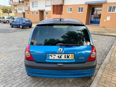 renault clio 12 carro cafarnaum ba renault clio 12 gasolina manual inspecao 1 ano ar condicionnado renault 145 2001 gasolina sedan carro cafarnaum ba renault 145 2001 gasolina manual sedan 170000 azul 4 portas alarme ar condicionado bancos com aquecimento banco com regulagem de altura computador de bordo controle de tracao encosto de cabeca traseiro controle automatico de velocidade retrovisores eletricos rodas de liga leve sensor de chuva sensor de estacionamento retrovisor fotocromico bancos em couro gps airbag freio abs ar quente desembacador traseiro travas eletricas direcao hidraulica cd player rodas liga leve radio farol de neblina