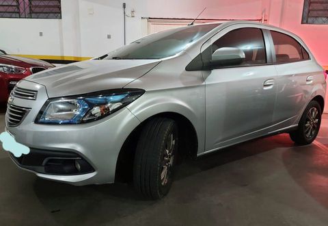 carro Chapecó - SC chevrolet onix 2014 flex hatch ✅ Completo
✅ Câmbio manual
📟 Multimídia / My Link
✅ Bancos com regulagem de altura
✅ Direção hidráulica
❄️ Ar condicionado Funcionando 
✅ Airbag duplo e ABS 
✅ Vidros elétricos
✅ Alarme
✅ Travas elétricas
✅ Limpador traseiro 
✅ Desembaçador traseiro 
✅ Farol de neblina
✅ Rodas de liga leve 
⛽ Flex
✅ Pneus Novos👌🏻
✅ Geometria / Balanceamento e Suspensão / Troca de Óleo tudo Novo👌🏻
✅ Sem Sinistro ou Leilão com Placa Mercosul e Inicial M👌🏻
✅ IPVA 2021 - Pago 👌🏻
Não Aceito Trocas
Valor: R$ 36.500,00