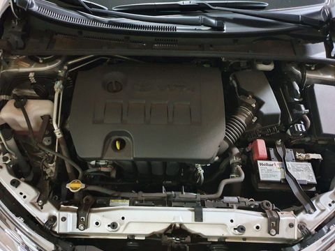 Vendo um Corolla GLI 1.8 Aut. Flex Modelo 2018, cor prata, com apenas 19300 quilômetros originais rodados, único dono, tirado Zero, com todos os opcionais instalados e revisão feita em dezembro de 2019, obs.Só vendo!!!