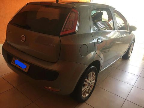 Fiat punto 1.4 atractive italia
modelo cor cinza, com pneus novos alinhados, bi combustível 
sofreu chuva de granizo 