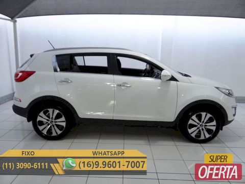 KIA SPORTAGE, ANO 2013, VERSÃO TOP DE LINHA EX, MOTOR 2.0 FLEX DE 178 CV, CÂMBIO AUTOMÁTICO COM MODO SEQUENCIAL.
VERSÃO EX, TOP DE LINHA, EQUIPADA COM TODOS OS OPCIONAIS DISPONÍVEIS DO MODELO.
POSSUI TODOS OS MANUAIS E CHAVE RESERVA.
Equipado com:
Ar condicionado digital, direção hidráulica, freios ABS, Airbags frontais, laterais e cortina, rodas em liga leve, teto solar panorâmico, controle de tração e estabilidade, cd player integrado ao painel com funções de MP3, USB e entrada auxiliar, central multimídia com navegador GPS, bancos e volante de direção revestidos em couro, computador de bordo, piloto automático, chave keyless com partida do motor por botão start/stop, vidros, travas e retrovisores elétricos, banco do motorista com regulagem elétrica, sensores de chuva, sensores de luminosidade dos faróis, sensores de estacionamento, controle multifuncional do rádio no volante, faróis de neblina, luzes diurnas em Led.

Veículo novíssimo, impecável estado de conservação
