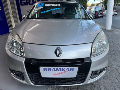 O Renault Sandero PRIVILEGE 1.6 automático é um veículo que combina um motor 1.6 com câmbio automático, oferecendo praticidade e conforto. O modelo PRIVILEGE indica uma versão com mais itens de série e acabamento diferenciado em relação às versões mais básicas.
Ficha técnica resumida:
Motor: 1.6 16V FLEX (gasolina e álcool).
Câmbio: Automático de 4 marchas com opção de trocas manuais.
Tração: Dianteira.
Direção: Hidráulica.
Suspensão: Dianteira independente tipo MCPHERSON com barra estabilizadora, traseira com eixo de torção.
Freios: A disco nas rodas dianteiras e a tambor nas traseiras.
Itens de série comuns na versão PRIVILEGE
Ar condicionado.
Direção hidráulica.
Vidros elétricos nas quatro portas.
Travas elétricas.
Airbags frontais.
Freios ABS.
Rodas de liga leve.
Computador de bordo.
Faróis de neblina.
Retrovisores com ajuste elétrico.
Volante com regulagem de altura.
Alarme.
Bancos com regulagem de altura.
VEÍCULO EM EXCELENTE ESTADO DE CONSERVAÇÃO!
VEÍCULOS C/ GARANTIA
LAUDO CAUTELAR 100% APROVADO
TRABALHAMOS COM AS MENORES TAXAS DO MERCADO
MELHOR AVALIAÇÃO DO SEU CARRO NA TROCA
FINANCIAMENTO COM OU SEM ENTRADA EM ATÉ 60X
consulte condições
ENTRADA FACILITADA NO CARTÃO DE CRÉDITO EM ATÉ 18x
ACEITAMOS SEU VEÍCULO NA TROCA
ACEITAMOS SUA CARTA DE CRÉDITO (SALVO ALGUMAS INSTITUIÇÕES)
QUALIDADE, GARANTIA E CONFIABILIDADE É AQUI NA GRAMKAR MULTIMARCAS
GRUPO GRAMKAR MULTIMARCAS A CERTEZA DO MELHOR NEGÓCIO!!!
ESTAMOS LOCALIZADO NA RUA JURUBATUBA 1347 CENTRO DE SBC SP
NOS RESERVAMOS NO DIREITO DE CORRIGIR QUALQUER TIPO DE ERROS DE DIGITAÇÃO