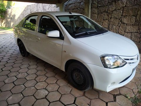 Etios 1.5 X, sedan, automático, único dono. Ano 2017, vidro elétrico, ar condicionado, direção hidráulica.