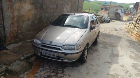 Vende se um siena completo em otimo estado tem uma muta e o ipva vedendo pra contruir 985609356 8809