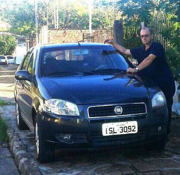 Transfiro financiamento por 8.500 mais as prestações de 865, completo direção hidráulica, ar condicionado,rádio,rastreador, bonito de lata, estofamento, motor, carro muito econômico contato 51 981158448 Waldir  
