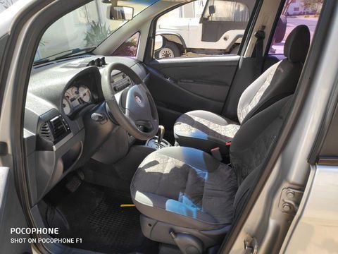 Fiat Idea Adventure Dualogic - Flex- Prata. Em excelentes condições. Pneus em bom estado.Documentação em dia. Única dona.