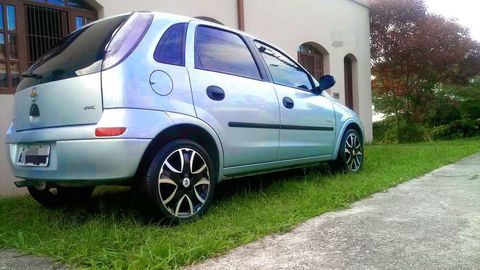 ***SÓ VENDO***
***CORSA HATCH 1.0 Motor VHC ***                                                                                  ***FLEX 2009/10 PRATA 4 PORTAS KM 95.000 ***                                              ***DIREÇÃO HIDRAULICA, AR QUENTE/FRIO, TRAVAS.
***ALARME E MANUAL*** ***INTERIOR IMPECAVEL
***OBS. CARRO DE MULHER, SUPER BEM CUIDADO.                                                                                  ***COM LINDAS RODAS ARO 15 DA SCORRO e PNEUS 195/45  15 ***                            ***LEVA TAMBÉM O JOGO ORIGINAL DE RODAS DE FERRO ARO 14 COM PNEUS***
****  LINDÃO  ****
