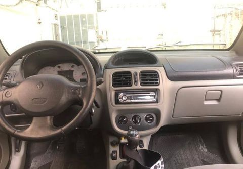 ***POR FAVOR LEIA COM ATENÇÃO***

Clio 1.6 16V ANO 2003

Direção, som, vidros dianteiros elétrico, trava elétrica, pneus trocados a 2 meses, escapamento esportivo, mecânica e manutenção ok, documento ok e recibo em branco.
Lataria está linda, conforme as fotos! 
CARRO CONSERVADO E BEM CUIDADO !!! 

Carro econômico faz em média 12 na gasolina! 
Anda bem é potente..

***SOMENTE VENDA***
***NÃO ABAIXO O VALOR*** 
***PAGAMENTO A VISTA***
*** O CARRO ESTA LOCALIZADO NA FINAL DA VILA EMA ZONA LESTE, NÃO LEVO O CARRO A LUGAR ALGUM***