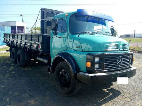 *Freio a ar,
*Terceiro eixo suspensor pneumatico 
*Direção hodraulica
Telefone 51 981639914