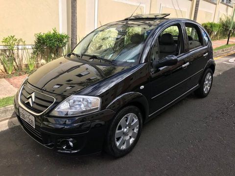 Carro completo, tudo funcionando em perfeito estado, estou vendendo abaixo da tabela Fipe 
22.830,00 pelo fato de precisar trocar Correia dentada que fica em 2.300,00
Oportunidade 16.000,00 pois tenho dívidas para pagar 