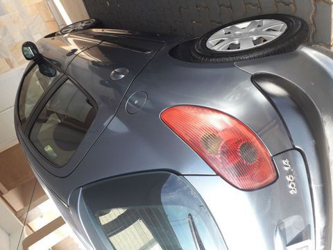 VENDE PEUGEOT 206 1.4 2004/2004 PRESENCE - COMPLETO - 2º DONO - PINTURA ESTÁ COM TETO QUEIMADO DO SOL E O CAPÕ TAMBÉM