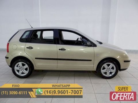 Vw Polo Hatch, Ano 2004,  Motor 1.6 De 100 Cv !
Possui Todos Os Manuais De Garantia E Chave Reserva !
Completíssmo De Fábrica !
Ar Condicionado, Direção Hidráulica, Rodas Em Liga Leve Modelo Original  Aro 15, Vidros Elétricos Nas 04 Portas, Travas Elétricas, Alarme Original  Com Travamento Na Chave, Interface, Banco Do Motorista Com Regulagem De Altura, Cd Player Instalado,  Aquecimento, Limpador E Desembaçador Térmico Do Vidro Traseiro, Chave Canivete.
Veículo Totalmente Original !
Impecável Estado De  Conservação !
Novíssimo !