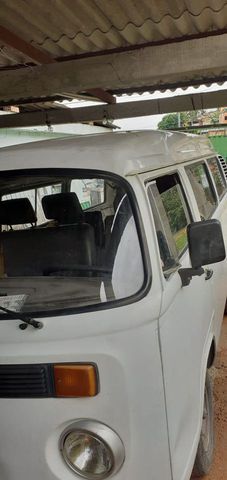 Kombi branca,pneus novos,suspensão nova,motor a toda prova ,detalhes na lataria