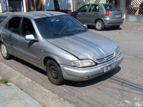 Xsara 1.8 2001 
4 portas - vidros elétricos 
Funcionando e com documentação em ordem.
Precisa de reparos de funilaria e pintura 
Podemos negociar!

