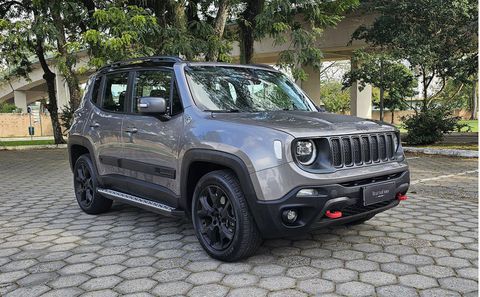 Veículo impecável, versão topo de linha (Trailhawk) com tração 4x4 e o motor mais forte da categoria. Muito bem cuidado, rodado a maior parte em estrada e com manutenção rigorosamente em dia.

​Documentação 2026 totalmente paga e OK, pronto para transferência imediata.

​Carro completíssimo: Câmbio automático de 9 marchas, teto solar e panorâmico, central multimídia conectada, bancos em couro exclusivos da versão, seletor de terrenos, faróis em LED e rodas de liga leve exclusivas.

​Acompanha manual do proprietário e chave reserva. 115.000 kms rodados com procedência.