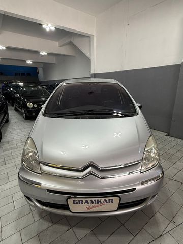 GRUPO GRAMKAR MULTIMARCAS!!!
Motor 1.6 Flex: Desempenho confiável e econômico, perfeito para o trânsito urbano e viagens , com a versatilidade do combustível flex.
Espaço e Conforto: Com seu design monovolume, o Picasso oferece um interior amplo e modular, com bancos traseiros individuais e removíveis que se adaptam a diferentes necessidades.

Posição de Dirigir Elevada: Proporciona uma visão privilegiada do trânsito, garantindo maior segurança e conforto ao volante.

Design Diferenciado: O visual único do Xsara Picasso o torna um carro fácil de identificar e que se destaca no meio dos sedãs e hatches convencionais

Nós da GRAMKAR MULTIMARCAS , somos dedicamos para prestar a nossos clientes um serviço de qualidade, bom atendimento na hora da compra e no pós venda, o cliente sempre será nossa prioridade!
Que tal realizar aquele sonho do carro novo?
Na GRAMKAR MULTIMARCAS você encontra toda a ajuda que precisa para tornar o seu sonho uma realidade!
Esse é para aqueles que gostam de veículos espaçoso, elegantes, sofisticados e luxuoso.
Venha fazer seu teste drive!
*VEÍCULO PERICIADO E DE PROCEDÊNCIA.
*FINANCIAMOS SEM ENTRADA EM ATÉ 60 X FIXAS (SUJEITO À ANÁLISE DE CRÉDITO).
*ENTRADA EM ATE 24 X NO CARTÃO DE CRÉDITO (CONSULTE CONDIÇÕES).
*FINANCIAMENTOS PARA AUTÔNOMOS E SEM CNH .
*TRABALHAMOS COM AS MELHORES FINANCEIRAS DO MERCADO.
*APROVAÇÃO DO SEU CRÉDITO POR TELEFONE (CRÉDITO SUJEITO À ANÁLISE).
*ACEITAMOS CONSÓRCIO CONTEMPLADO OU QUITADO (SALVO ALGUMAS INSTITUIÇÕES).
**NOSSA EQUIPE ESTA PREPARADA PARA MELHOR ATENDE-LO**
**ENTRE EM CONTATO CONOSCO.**
COMPRE SEU VEICULO COM QUEM ENTENDE DO ASSUNTO SÃO 28 ANOS DE TRADIÇÃO E SEDE PRÓPRIA
SÃO MAIS DE 80 VEICULOS EM ESTOQUE
GRUPO GRAMKAR MULTIMARCAS A CERTEZA DO MELHOR NEGÓCIO!!!
NOS RESERVAMOS NO DIREITO DE CORRIGIR QUALQUER TIPO DE ERROS DE DIGITAÇÃO