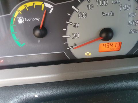 carro  de  graragem   com  43000  km   ,  carro   em bom estado de conservaçao .