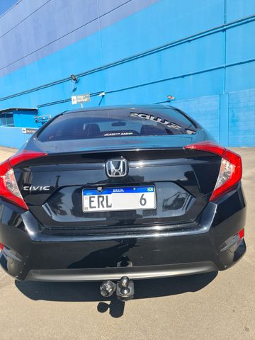excelente opção para quem busca um sedã esportivo, econômico e confiável.
Versão Sport com motor 2.0 Flex potente, câmbio manual que garante mais controle e desempenho, além de ótima economia na cidade e na estrada.
Destaques:
Todas as revisões em dia
Carro vistoriado, periciado e muito bem conservado
Completo: ar-condicionado digital, direção elétrica, trio elétrico, vidros e travas elétricas, sensor de ré, rodas de liga leve
Multimídia Android com tela grande, conexao Apple CarPlay, Android Auto, GPS, Bluetooth e chip Telefonico para  acessar apps como WhatsApp, Waze e Spotify sem necessidade do celular
Perfeito para quem valoriza estilo, conforto, desempenho e tecnologia. O Civic é conhecido por sua durabilidade e baixo custo de manutenção.
Não perca essa oportunidade!
cuidado com Golpista!! não reservo nem exijo sinal  qualquer dúvida me chame no ZAP 1199944 3441 