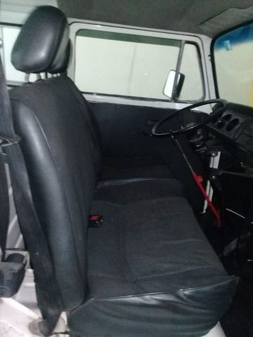 Kombi standart 1993
Mecânica perfeita 
Bicarburada
A ar
Caixa de direção e suspensão dianteira novas 
Motor revisado 
Documentos ok 
Sem multa 
Licenciado até nov 2021
Sem os bancos de trás 
Tapeçaria da frente perfeita
