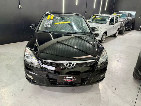  Hyundai i30 2010/2011 GLS 2.0, gasolina com teto solar excelente carro, Ideal para quem busca conforto, desempenho e segurança. baixo km 4pneus novos  confira!!!

Características principais:

Motor 2.0 de 145 CV, oferecendo um desempenho ágil e econômico.
Transmissão Automática, proporcionando uma condução precisa e envolvente.
Ar condicionado e Direção hidráulica, facilitando a dirigibilidade, especialmente em manobras.
Vidros elétricos, travas elétricas e retrovisores elétricos, proporcionando maior conforto e praticidade.
Rodas de liga leve aro 16, oferecendo um visual esportivo e maior estabilidade.
Sistema de som original com CD/MP3 e entrada auxiliar, para você curtir suas músicas durante os trajetos.
Bancos em couro de alta qualidade e volante multifuncional, proporcionando muito mais conforto e praticidade no dia a dia.
Sistema de segurança com airbags frontais e laterais, ABS e alarme, garantindo proteção para todos os ocupantes.
O veículo possui manual e chave reserva.


Documentação em dia:

Licenciado 2024
IPVA pago
Sem pendências financeiras ou de documentação e laudo cautelar aprovado sem restrições.

Não perca a chance de adquirir um carro completo, econômico e com excelente custo-benefício. Agende uma visita e venha conferir pessoalmente!
Fale agora com um de nossos consultores Adriana/Rodrigo 
ONE MOTORS CERTEZA DO MELHOR NEGÓCIO!!!
Nos reservamos no direito de corrigir qualquer tipo de erro de digitação 