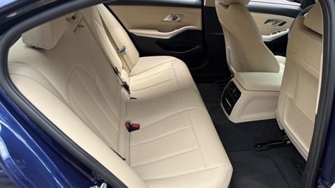 BMW 320i AZUL com interior BEGE - 2020 14222